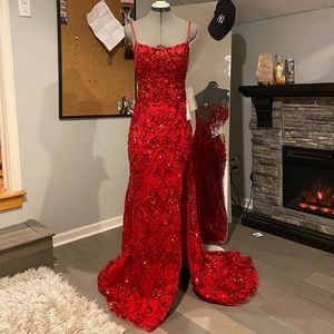 Beautiful 2023 prom dresses. Backless, sparkly with beautiful details. Size 4.